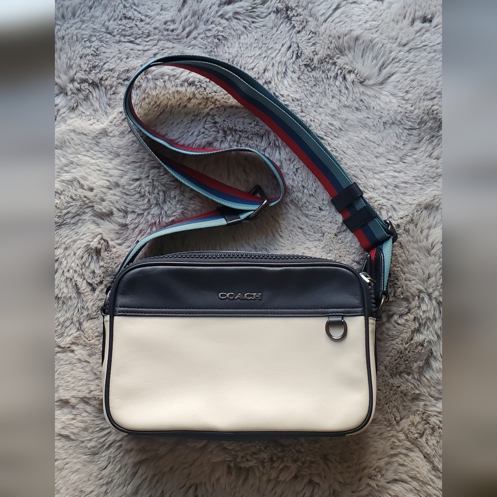 COACH Graham Crossbody Bag - Picture 4 of 14